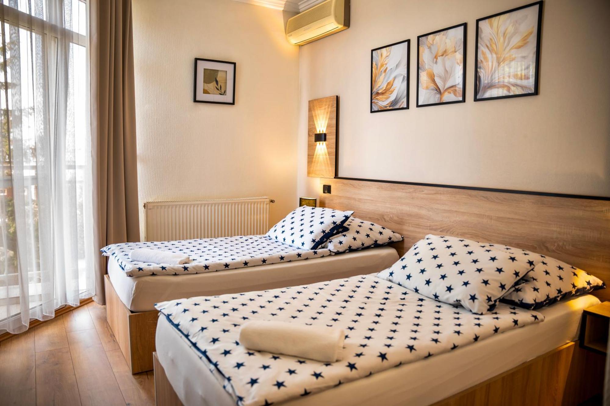 Hotel Bolero Γκιόρ Εξωτερικό φωτογραφία