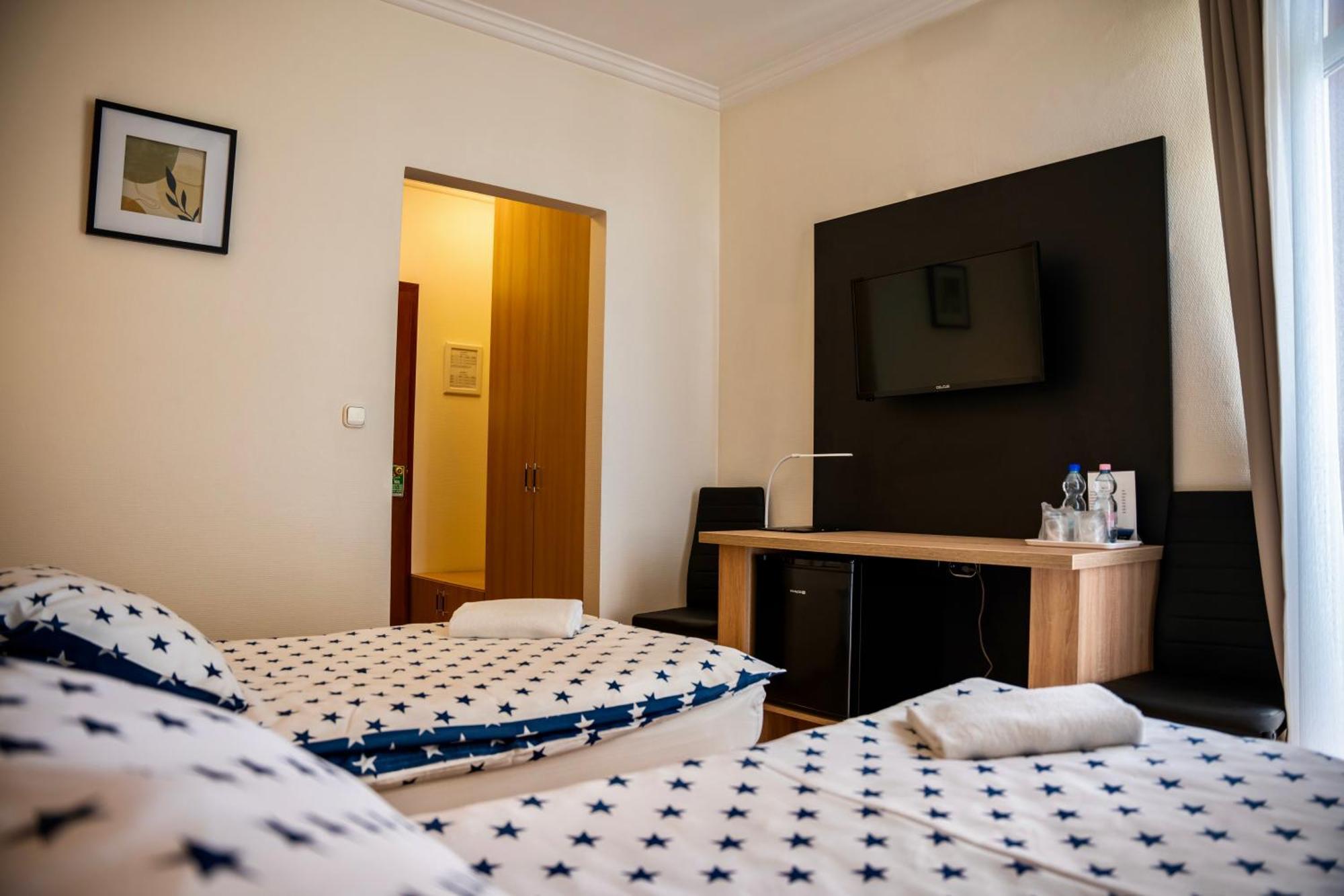 Hotel Bolero Γκιόρ Εξωτερικό φωτογραφία
